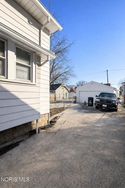 Tiny photo for 829 Ogden Avenue, Toledo, OH 43609 (MLS # 10004157)