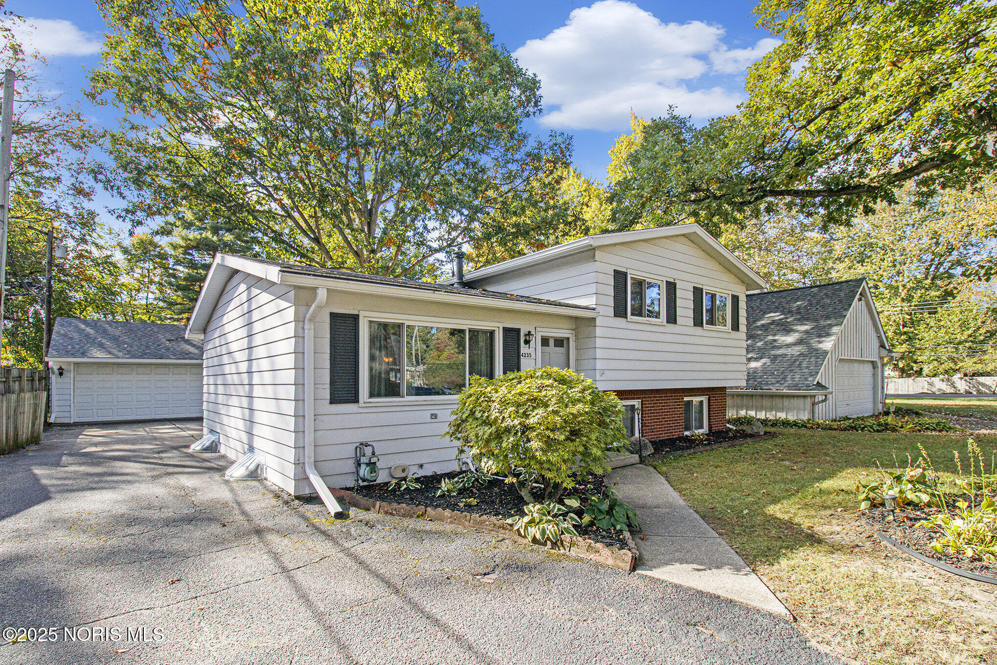 4235 Oakcrest Road