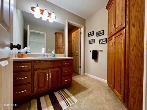 Tiny photo for 3120 Lexington Glen Boulevard, Monclova, OH 43542 (MLS # 10006438)