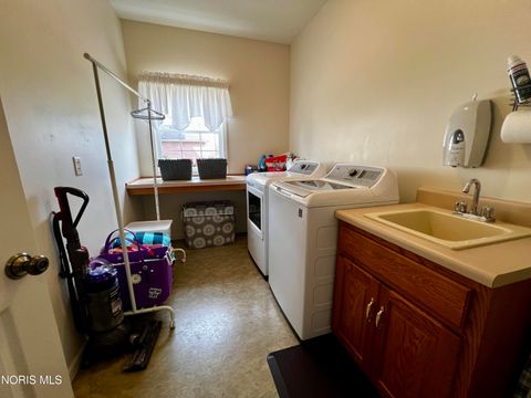 Tiny photo for 3120 Lexington Glen Boulevard, Monclova, OH 43542 (MLS # 10006438)