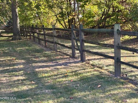 Tiny photo for 3120 Lexington Glen Boulevard, Monclova, OH 43542 (MLS # 10006438)