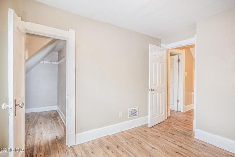 Tiny photo for 1110 Montrose Avenue, Toledo, OH 43607 (MLS # 10007838)