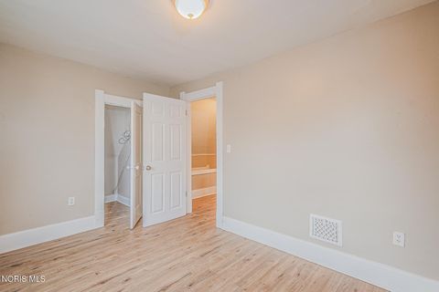 Tiny photo for 1110 Montrose Avenue, Toledo, OH 43607 (MLS # 10007838)