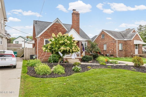 Tiny photo for 405 Eagle Point Road, Rossford, OH 43460 (MLS # 10013751)