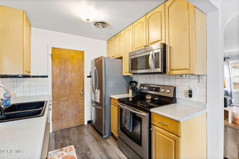 Tiny photo for 405 Eagle Point Road, Rossford, OH 43460 (MLS # 10013751)