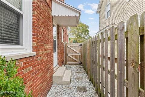 Tiny photo for 405 Eagle Point Road, Rossford, OH 43460 (MLS # 10013751)