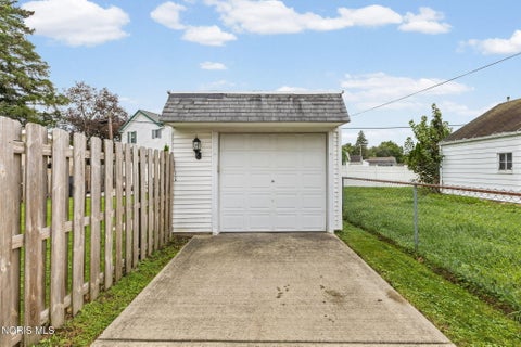 Tiny photo for 405 Eagle Point Road, Rossford, OH 43460 (MLS # 10013751)