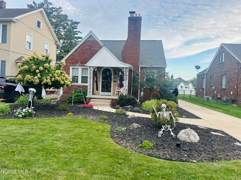 Photo of 405 Eagle Point Road, Rossford, OH 43460 (MLS # 10013751)