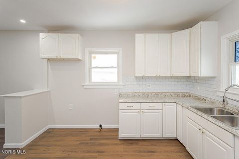 Tiny photo for 509 Dover Place, Toledo, OH 43605 (MLS # 10004093)