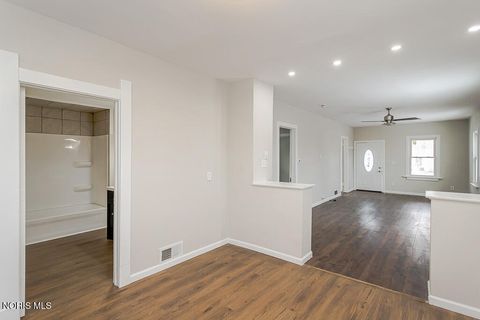 Tiny photo for 509 Dover Place, Toledo, OH 43605 (MLS # 10004093)