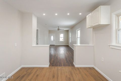 Tiny photo for 509 Dover Place, Toledo, OH 43605 (MLS # 10004093)