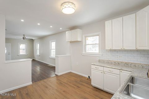 Tiny photo for 509 Dover Place, Toledo, OH 43605 (MLS # 10004093)