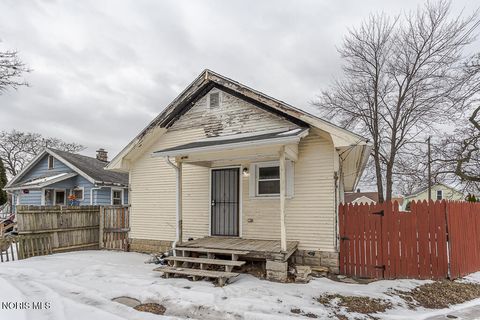 Tiny photo for 509 Dover Place, Toledo, OH 43605 (MLS # 10004093)