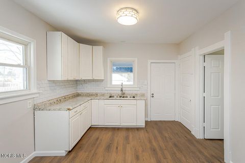 Tiny photo for 509 Dover Place, Toledo, OH 43605 (MLS # 10004093)