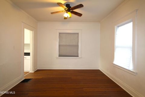 Tiny photo for 1146 Walbridge Avenue, Toledo, OH 43609 (MLS # 10007096)