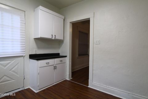 Tiny photo for 1146 Walbridge Avenue, Toledo, OH 43609 (MLS # 10007096)