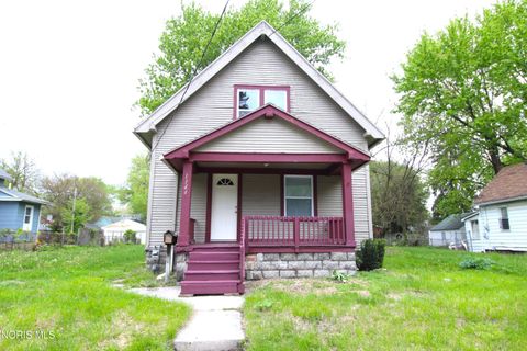 Photo of 1146 Walbridge Avenue, Toledo, OH 43609 (MLS # 10007096)