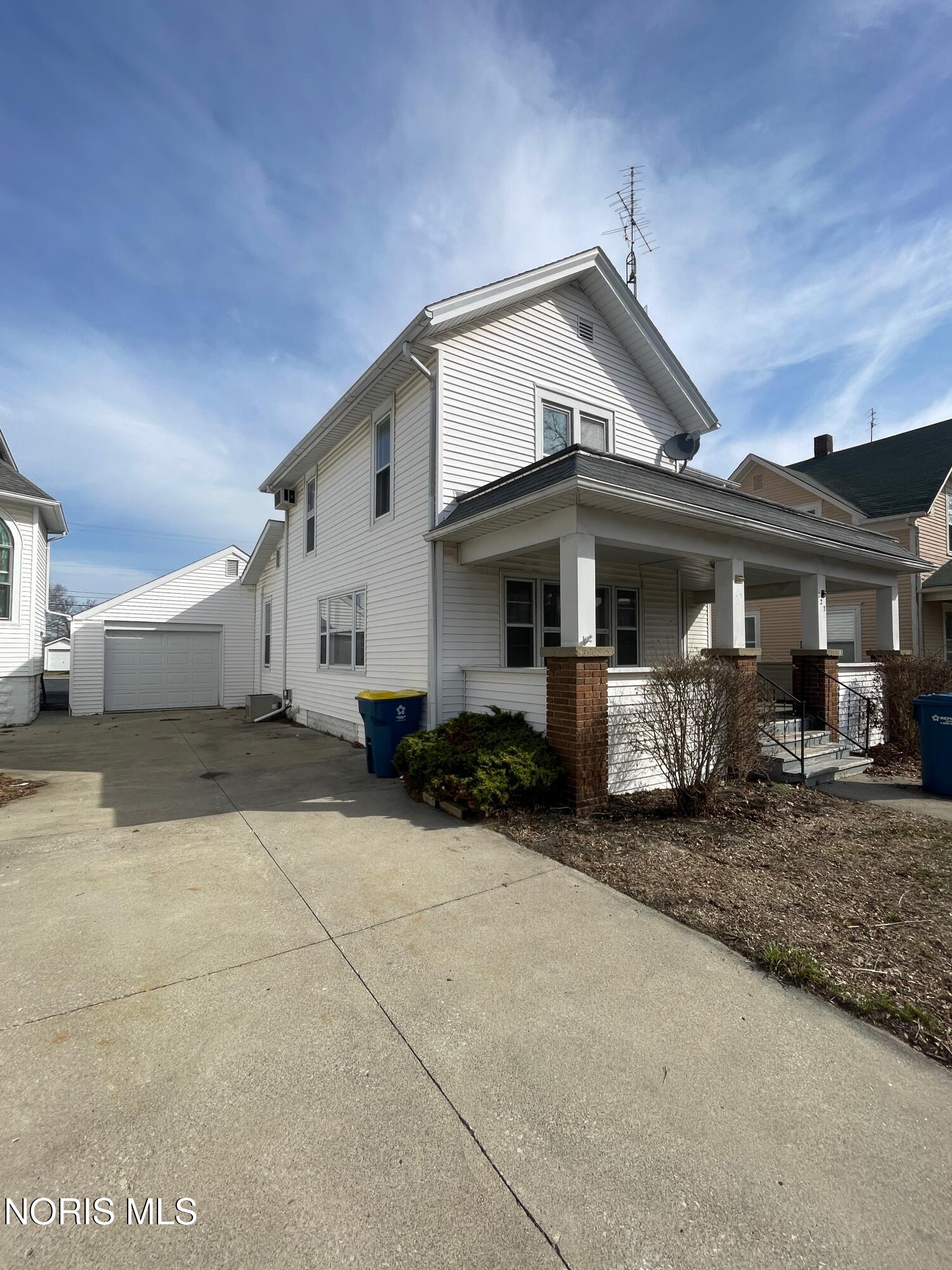 127 E Lynn Street