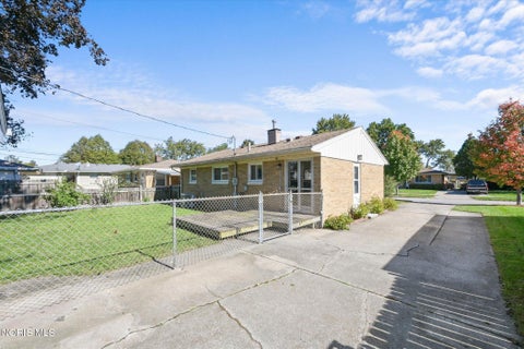 Tiny photo for 1141 Kirk Street, Maumee, OH 43537 (MLS # 10014299)