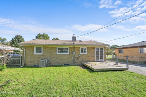 Tiny photo for 1141 Kirk Street, Maumee, OH 43537 (MLS # 10014299)