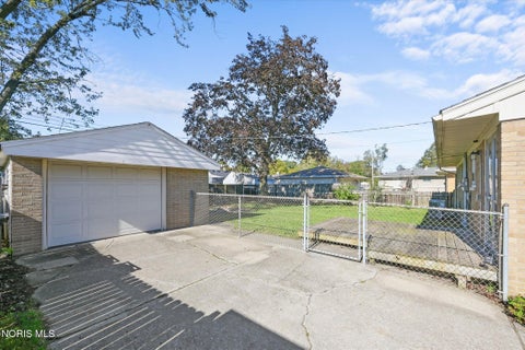Tiny photo for 1141 Kirk Street, Maumee, OH 43537 (MLS # 10014299)