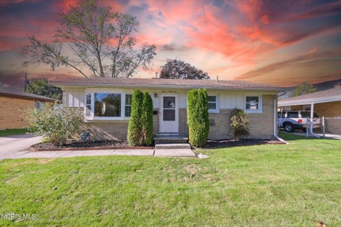 Tiny photo for 1141 Kirk Street, Maumee, OH 43537 (MLS # 10014299)