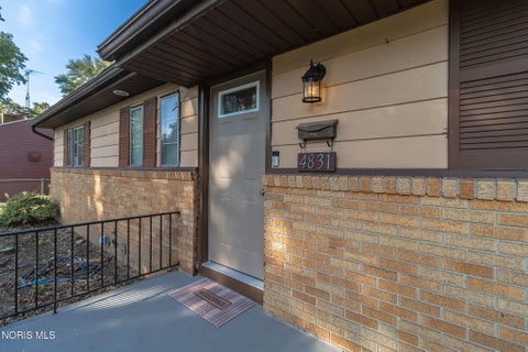 Tiny photo for 4831 Cedarhurst Road, Toledo, OH 43613 (MLS # 10012674)