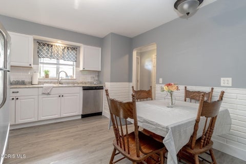 Tiny photo for 4831 Cedarhurst Road, Toledo, OH 43613 (MLS # 10012674)