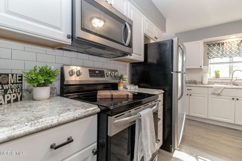 Tiny photo for 4831 Cedarhurst Road, Toledo, OH 43613 (MLS # 10012674)