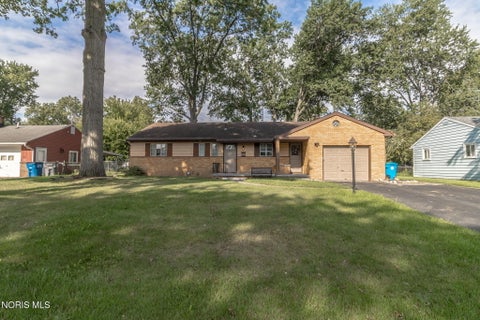 Photo of 4831 Cedarhurst Road, Toledo, OH 43613 (MLS # 10012674)