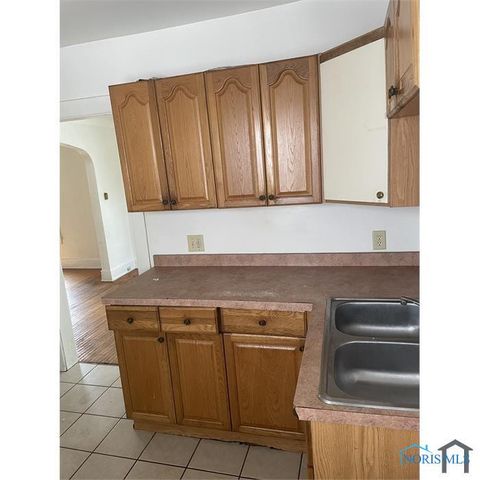 Tiny photo for 164 Corinth Street, Toledo, OH 43609 (MLS # 10008155)