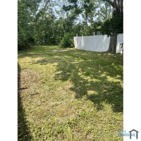 Tiny photo for 164 Corinth Street, Toledo, OH 43609 (MLS # 10008155)