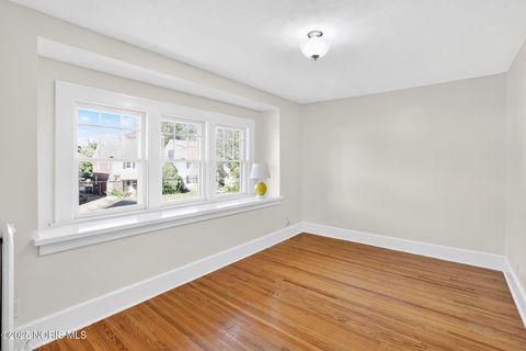 Tiny photo for 541 Apple Avenue, Toledo, OH 43609 (MLS # 10000455)
