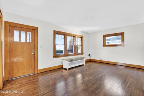 Tiny photo for 541 Apple Avenue, Toledo, OH 43609 (MLS # 10000455)