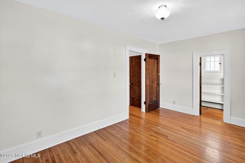Tiny photo for 541 Apple Avenue, Toledo, OH 43609 (MLS # 10000455)