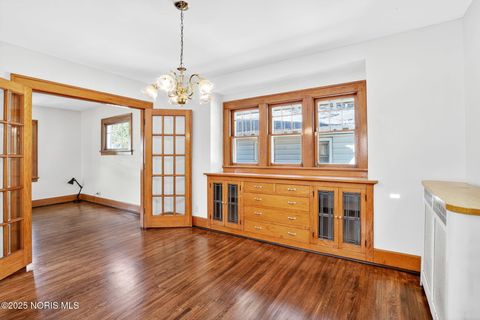 Tiny photo for 541 Apple Avenue, Toledo, OH 43609 (MLS # 10000455)