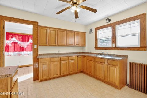 Tiny photo for 541 Apple Avenue, Toledo, OH 43609 (MLS # 10000455)