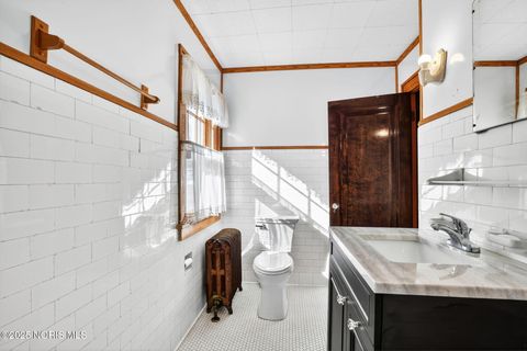 Tiny photo for 541 Apple Avenue, Toledo, OH 43609 (MLS # 10000455)