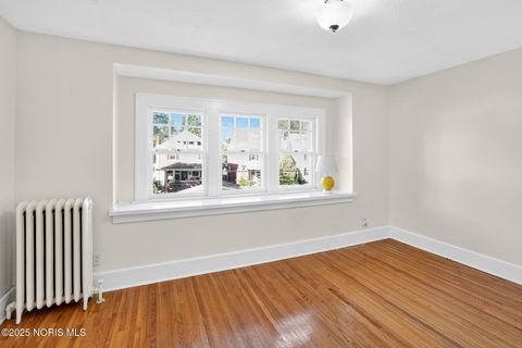 Tiny photo for 541 Apple Avenue, Toledo, OH 43609 (MLS # 10000455)