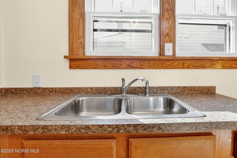 Tiny photo for 541 Apple Avenue, Toledo, OH 43609 (MLS # 10000455)