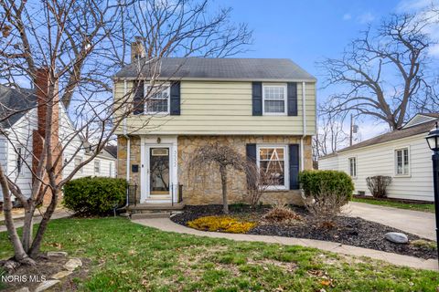 Photo of 3532 Wyckliffe Parkway, Toledo, OH 43606 (MLS # 10005939)