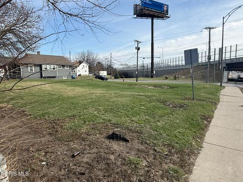 Tiny photo for 3206 Upton Avenue, Toledo, OH 43613 (MLS # 10005404)