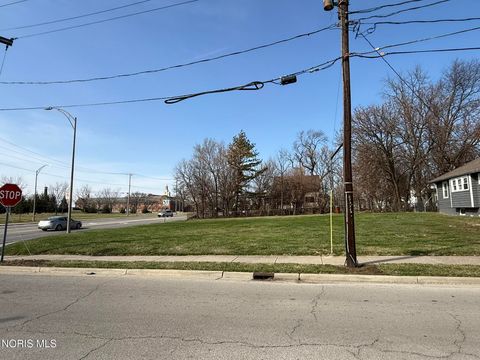 Tiny photo for 3206 Upton Avenue, Toledo, OH 43613 (MLS # 10005404)