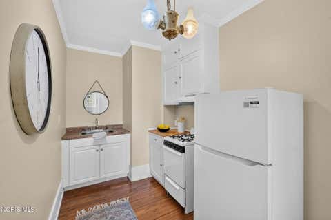 Tiny photo for 240 W Indiana Avenue, Perrysburg, OH 43551 (MLS # 10011521)