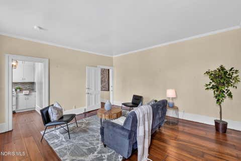 Tiny photo for 240 W Indiana Avenue, Perrysburg, OH 43551 (MLS # 10011521)