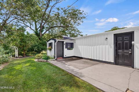 Tiny photo for 240 W Indiana Avenue, Perrysburg, OH 43551 (MLS # 10011521)