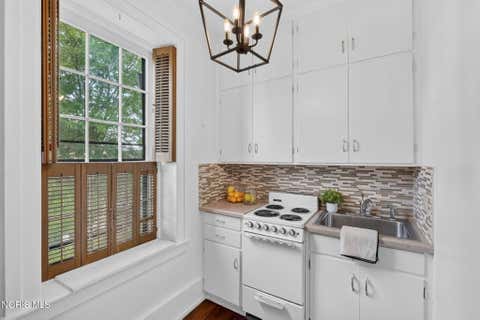 Tiny photo for 240 W Indiana Avenue, Perrysburg, OH 43551 (MLS # 10011521)