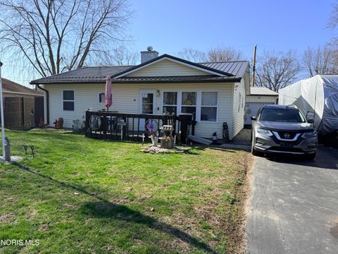 Photo of 815 Eastern Avenue, Fostoria, OH 44830 (MLS # 10005489)