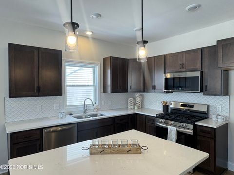 Tiny photo for 5021 Easton Drive, Oregon, OH 43616 (MLS # 10003666)