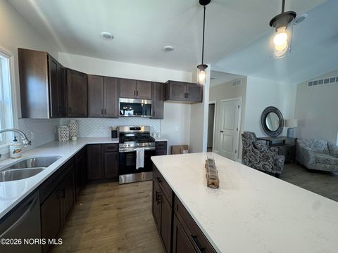 Tiny photo for 5021 Easton Drive, Oregon, OH 43616 (MLS # 10003666)